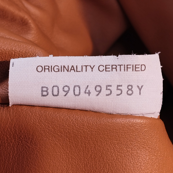 Pre-Loved Bottega Veneta The Pouch Clutch - Picture 7 of 10